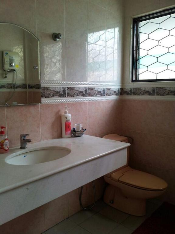 Carols Guesthouse Near Jonker And Satay Celup Malacca Номер фото