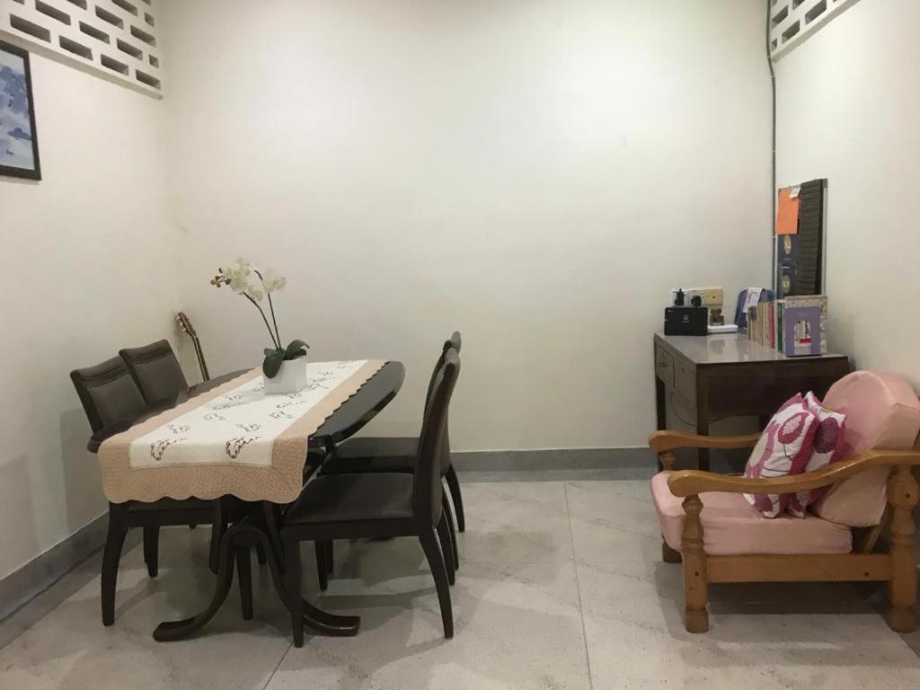 Carols Guesthouse Near Jonker And Satay Celup Malacca Екстер'єр фото