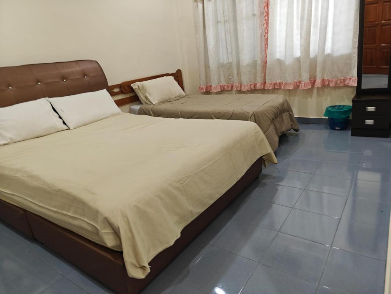 Carols Guesthouse Near Jonker And Satay Celup Malacca Екстер'єр фото